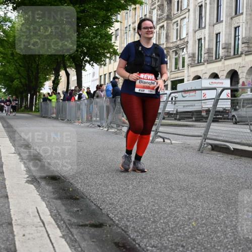 14.06.2026 - REWE Women's Run J. Mangold http://msf.ph/oto/9764981 14.06.2026 11:15:42 Ziel 5305, 5335 meine-sportfotos.de