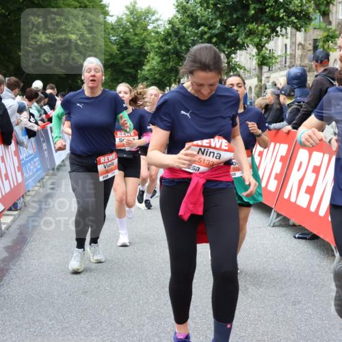 14.06.2026 - REWE Women's Run Strokosch-Dieckow http://msf.ph/oto/9764986 14.06.2026 11:02:43 Ziel 5133, 5179, 5372, 5428, 5521, 5644, 5704, 5777, 5802, 5814, 5935 meine-sportfotos.de