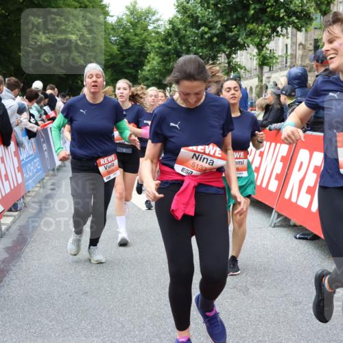 14.06.2026 - REWE Women's Run Strokosch-Dieckow http://msf.ph/oto/9764994 14.06.2026 11:02:43 Ziel 5133, 5179, 5372, 5428, 5521, 5644, 5704, 5777, 5802, 5814, 5935 meine-sportfotos.de