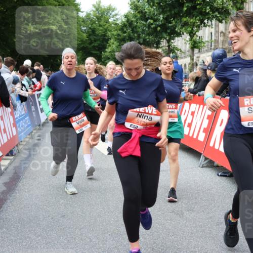 14.06.2026 - REWE Women's Run Strokosch-Dieckow http://msf.ph/oto/9765002 14.06.2026 11:02:43 Ziel 5133, 5179, 5372, 5428, 5521, 5644, 5704, 5777, 5802, 5814, 5935 meine-sportfotos.de