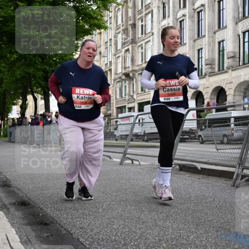 14.06.2026 - REWE Women's Run J. Mangold http://msf.ph/oto/9765006 14.06.2026 11:15:59 Ziel 5496, 5498 meine-sportfotos.de