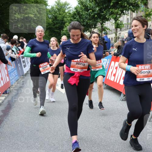 14.06.2026 - REWE Women's Run Strokosch-Dieckow http://msf.ph/oto/9765020 14.06.2026 11:02:43 Ziel 5133, 5179, 5372, 5428, 5521, 5644, 5704, 5777, 5802, 5814, 5935 meine-sportfotos.de