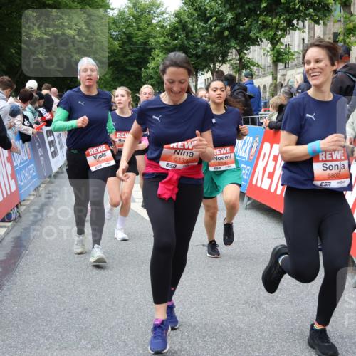 14.06.2026 - REWE Women's Run Strokosch-Dieckow http://msf.ph/oto/9765029 14.06.2026 11:02:43 Ziel 5133, 5179, 5372, 5428, 5521, 5644, 5704, 5777, 5802, 5814, 5935 meine-sportfotos.de