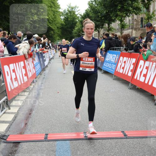 14.06.2026 - REWE Women's Run Strokosch-Dieckow http://msf.ph/oto/9765030 14.06.2026 10:57:11 Ziel 5074, 5209, 5218, 5500, 5552, 5640, 5804, 5872, 5964 meine-sportfotos.de