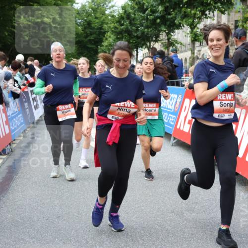14.06.2026 - REWE Women's Run Strokosch-Dieckow http://msf.ph/oto/9765037 14.06.2026 11:02:43 Ziel 5133, 5179, 5372, 5428, 5521, 5644, 5704, 5777, 5802, 5814, 5935 meine-sportfotos.de