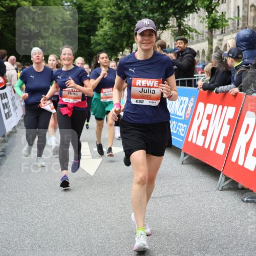 14.06.2026 - REWE Women's Run Strokosch-Dieckow http://msf.ph/oto/9765070 14.06.2026 11:02:42 Ziel 5133, 5179, 5372, 5428, 5521, 5644, 5704, 5777, 5802, 5814, 5935 meine-sportfotos.de