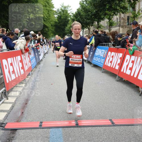 14.06.2026 - REWE Women's Run Strokosch-Dieckow http://msf.ph/oto/9765079 14.06.2026 10:57:11 Ziel 5074, 5209, 5218, 5500, 5552, 5640, 5804, 5872, 5964 meine-sportfotos.de