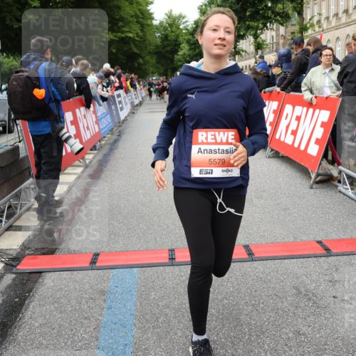 14.06.2026 - REWE Women's Run Strokosch-Dieckow http://msf.ph/oto/9765086 14.06.2026 11:02:32 Ziel 5176, 5192, 5261, 5309, 5377, 5511, 5579, 5685, 5780, 5932 meine-sportfotos.de