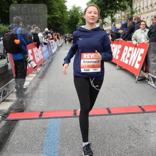 14.06.2026 - REWE Women's Run Strokosch-Dieckow http://msf.ph/oto/9765094 14.06.2026 11:02:32 Ziel 5176, 5192, 5261, 5309, 5377, 5511, 5579, 5685, 5780, 5932 meine-sportfotos.de