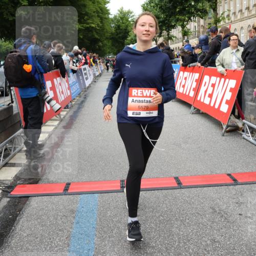 14.06.2026 - REWE Women's Run Strokosch-Dieckow http://msf.ph/oto/9765101 14.06.2026 11:02:32 Ziel 5176, 5192, 5261, 5309, 5377, 5511, 5579, 5685, 5780, 5932 meine-sportfotos.de