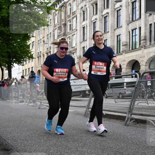 14.06.2026 - REWE Women's Run J. Mangold http://msf.ph/oto/9765105 14.06.2026 11:16:30 Ziel 5163, 5495, 5628, 6004 meine-sportfotos.de