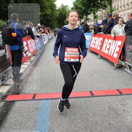 14.06.2026 - REWE Women's Run Strokosch-Dieckow http://msf.ph/oto/9765108 14.06.2026 11:02:32 Ziel 5176, 5192, 5261, 5309, 5377, 5511, 5579, 5685, 5780, 5932 meine-sportfotos.de