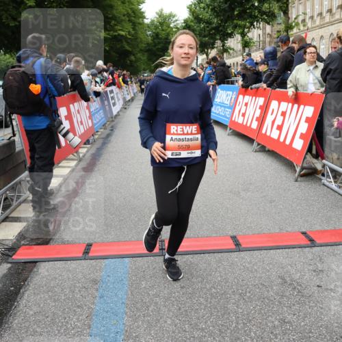 14.06.2026 - REWE Women's Run Strokosch-Dieckow http://msf.ph/oto/9765117 14.06.2026 11:02:32 Ziel 5176, 5192, 5261, 5309, 5377, 5511, 5579, 5685, 5780, 5932 meine-sportfotos.de