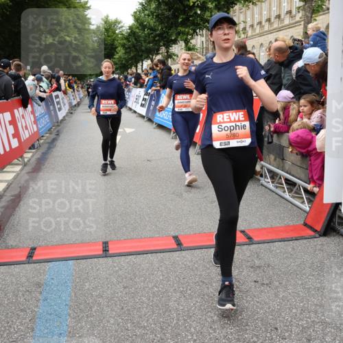 14.06.2026 - REWE Women's Run Strokosch-Dieckow http://msf.ph/oto/9765126 14.06.2026 11:02:31 Ziel 5176, 5192, 5261, 5309, 5377, 5511, 5579, 5685, 5689, 5780, 5932 meine-sportfotos.de