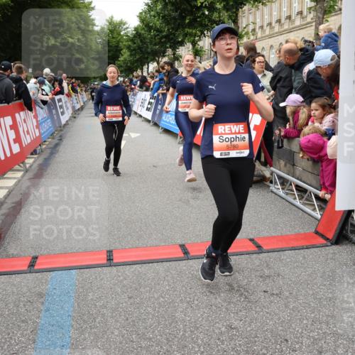 14.06.2026 - REWE Women's Run Strokosch-Dieckow http://msf.ph/oto/9765134 14.06.2026 11:02:30 Ziel 5176, 5192, 5261, 5309, 5377, 5511, 5579, 5685, 5689, 5780, 5932 meine-sportfotos.de