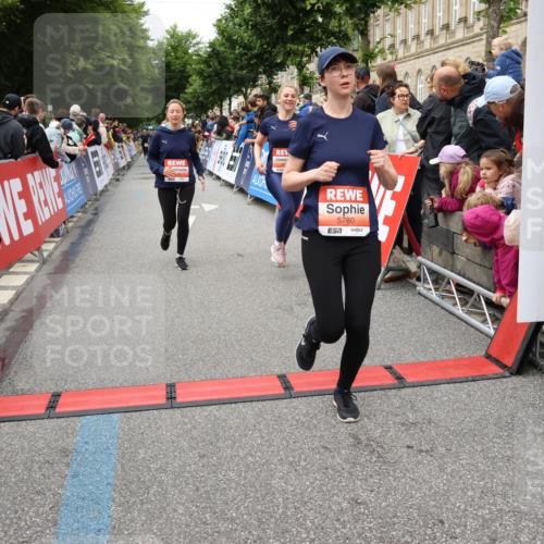 14.06.2026 - REWE Women's Run Strokosch-Dieckow http://msf.ph/oto/9765144 14.06.2026 11:02:30 Ziel 5176, 5192, 5261, 5309, 5377, 5511, 5579, 5685, 5689, 5780, 5932 meine-sportfotos.de