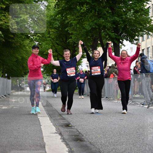 14.06.2026 - REWE Women's Run J. Mangold http://msf.ph/oto/9765152 14.06.2026 11:16:52 Ziel 5655, 5711 meine-sportfotos.de