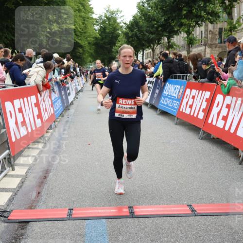 14.06.2026 - REWE Women's Run Strokosch-Dieckow http://msf.ph/oto/9765155 14.06.2026 10:57:11 Ziel 5074, 5209, 5218, 5500, 5552, 5640, 5804, 5872, 5964 meine-sportfotos.de
