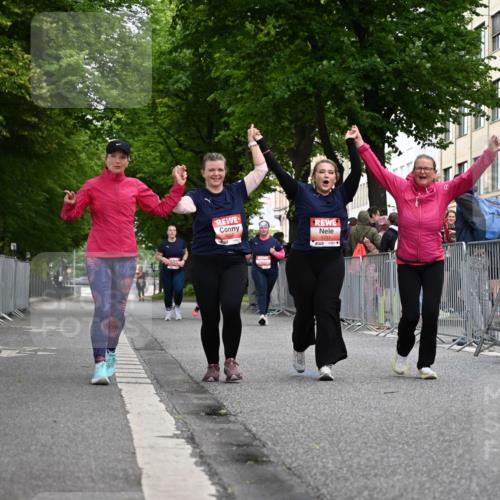 14.06.2026 - REWE Women's Run J. Mangold http://msf.ph/oto/9765159 14.06.2026 11:16:53 Ziel 5655, 5711 meine-sportfotos.de