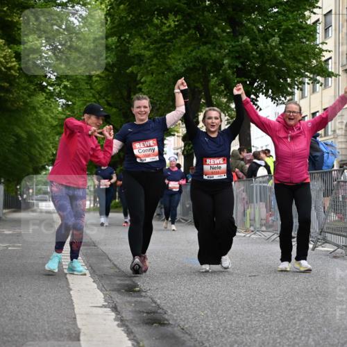 14.06.2026 - REWE Women's Run J. Mangold http://msf.ph/oto/9765162 14.06.2026 11:16:53 Ziel 5655, 5711 meine-sportfotos.de