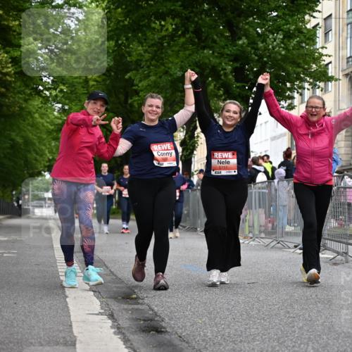 14.06.2026 - REWE Women's Run J. Mangold http://msf.ph/oto/9765167 14.06.2026 11:16:54 Ziel 5655, 5711 meine-sportfotos.de