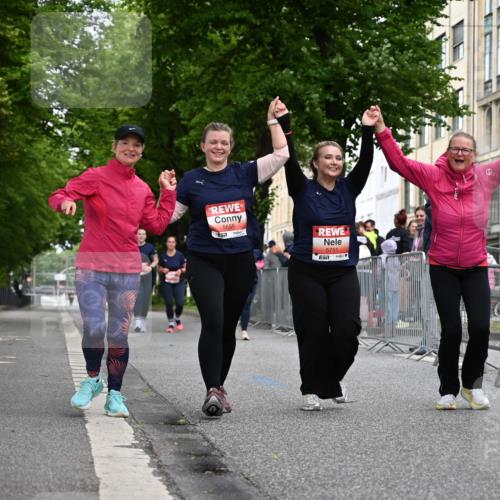 14.06.2026 - REWE Women's Run J. Mangold http://msf.ph/oto/9765169 14.06.2026 11:16:54 Ziel 5655, 5711 meine-sportfotos.de