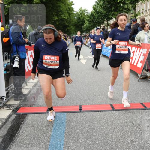 14.06.2026 - REWE Women's Run Strokosch-Dieckow http://msf.ph/oto/9765170 14.06.2026 11:02:29 Ziel 5176, 5192, 5261, 5309, 5377, 5511, 5579, 5685, 5689, 5780, 5932 meine-sportfotos.de