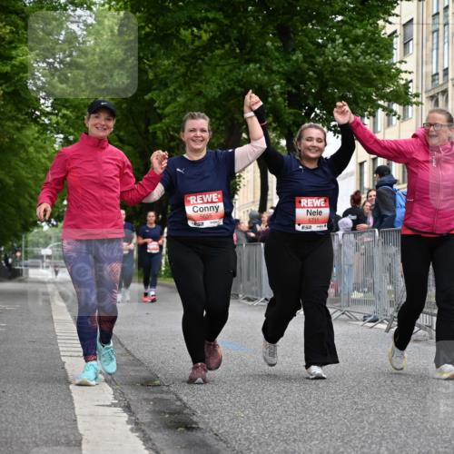 14.06.2026 - REWE Women's Run J. Mangold http://msf.ph/oto/9765172 14.06.2026 11:16:54 Ziel 5655, 5711 meine-sportfotos.de