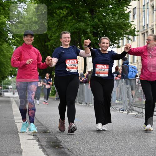 14.06.2026 - REWE Women's Run J. Mangold http://msf.ph/oto/9765174 14.06.2026 11:16:54 Ziel 5655, 5711 meine-sportfotos.de