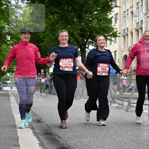 14.06.2026 - REWE Women's Run J. Mangold http://msf.ph/oto/9765179 14.06.2026 11:16:55 Ziel 5655, 5711 meine-sportfotos.de