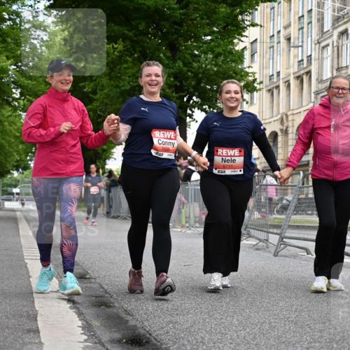 14.06.2026 - REWE Women's Run J. Mangold http://msf.ph/oto/9765181 14.06.2026 11:16:55 Ziel 5655, 5711 meine-sportfotos.de