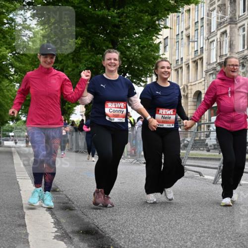 14.06.2026 - REWE Women's Run J. Mangold http://msf.ph/oto/9765183 14.06.2026 11:16:55 Ziel 5655, 5711 meine-sportfotos.de