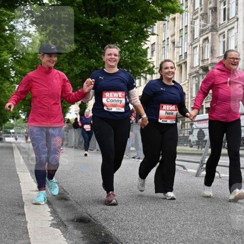 14.06.2026 - REWE Women's Run J. Mangold http://msf.ph/oto/9765185 14.06.2026 11:16:55 Ziel 5655, 5711 meine-sportfotos.de