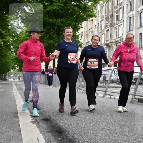14.06.2026 - REWE Women's Run J. Mangold http://msf.ph/oto/9765189 14.06.2026 11:16:56 Ziel 5655, 5711 meine-sportfotos.de