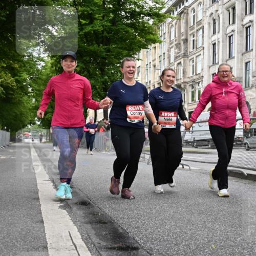 14.06.2026 - REWE Women's Run J. Mangold http://msf.ph/oto/9765191 14.06.2026 11:16:56 Ziel 5655, 5711 meine-sportfotos.de