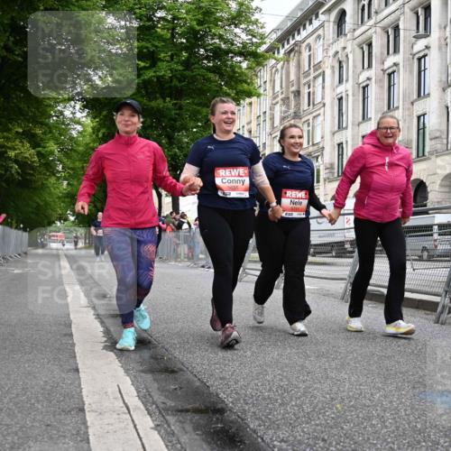 14.06.2026 - REWE Women's Run J. Mangold http://msf.ph/oto/9765193 14.06.2026 11:16:56 Ziel 5655, 5711 meine-sportfotos.de