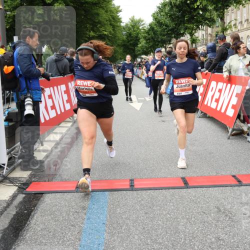 14.06.2026 - REWE Women's Run Strokosch-Dieckow http://msf.ph/oto/9765195 14.06.2026 11:02:29 Ziel 5176, 5192, 5261, 5309, 5377, 5511, 5579, 5685, 5689, 5780, 5932 meine-sportfotos.de