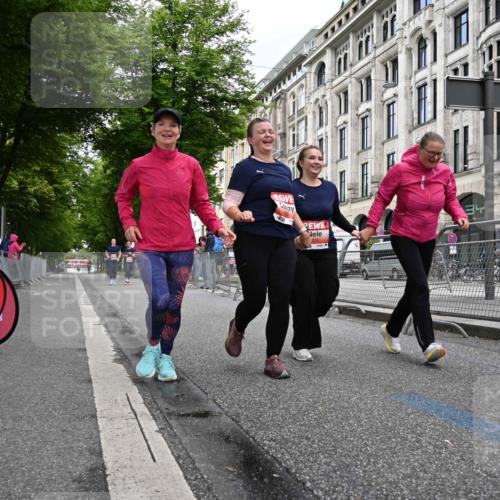 14.06.2026 - REWE Women's Run J. Mangold http://msf.ph/oto/9765199 14.06.2026 11:16:57 Ziel 5655, 5711 meine-sportfotos.de