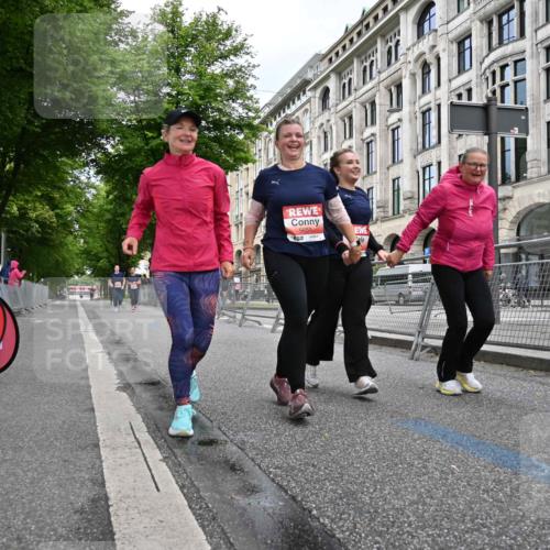 14.06.2026 - REWE Women's Run J. Mangold http://msf.ph/oto/9765201 14.06.2026 11:16:57 Ziel 5655, 5711 meine-sportfotos.de