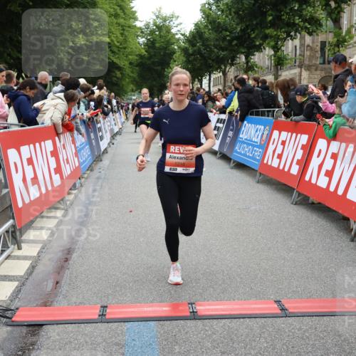 14.06.2026 - REWE Women's Run Strokosch-Dieckow http://msf.ph/oto/9765205 14.06.2026 10:57:11 Ziel 5074, 5209, 5218, 5500, 5552, 5640, 5804, 5872, 5964 meine-sportfotos.de