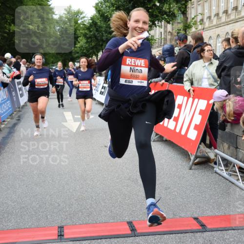 14.06.2026 - REWE Women's Run Strokosch-Dieckow http://msf.ph/oto/9765212 14.06.2026 11:02:28 Ziel 5176, 5192, 5261, 5309, 5377, 5511, 5579, 5685, 5689, 5780, 5932 meine-sportfotos.de