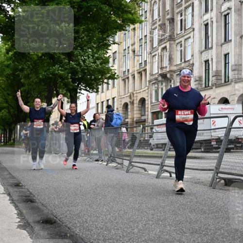 14.06.2026 - REWE Women's Run J. Mangold http://msf.ph/oto/9765213 14.06.2026 11:17:02 Ziel 5220, 5655, 6062, 6071 meine-sportfotos.de