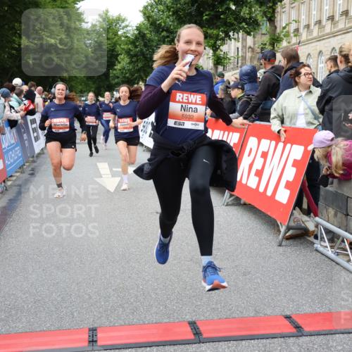14.06.2026 - REWE Women's Run Strokosch-Dieckow http://msf.ph/oto/9765221 14.06.2026 11:02:28 Ziel 5176, 5192, 5261, 5309, 5377, 5511, 5579, 5685, 5689, 5780, 5932 meine-sportfotos.de