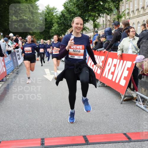 14.06.2026 - REWE Women's Run Strokosch-Dieckow http://msf.ph/oto/9765228 14.06.2026 11:02:27 Ziel 5027, 5176, 5192, 5261, 5309, 5377, 5511, 5579, 5608, 5685, 5689, 5780, 5932 meine-sportfotos.de