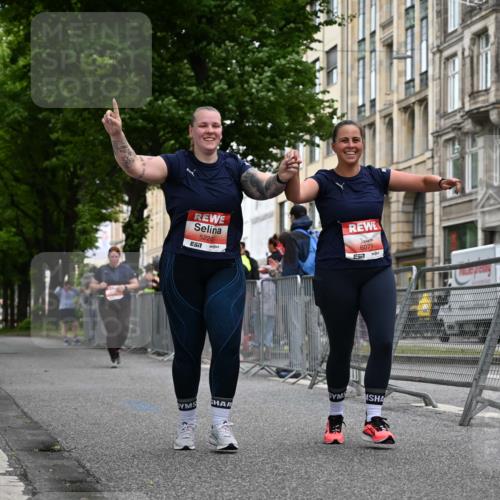 14.06.2026 - REWE Women's Run J. Mangold http://msf.ph/oto/9765234 14.06.2026 11:17:04 Ziel 5220, 6062, 6071 meine-sportfotos.de