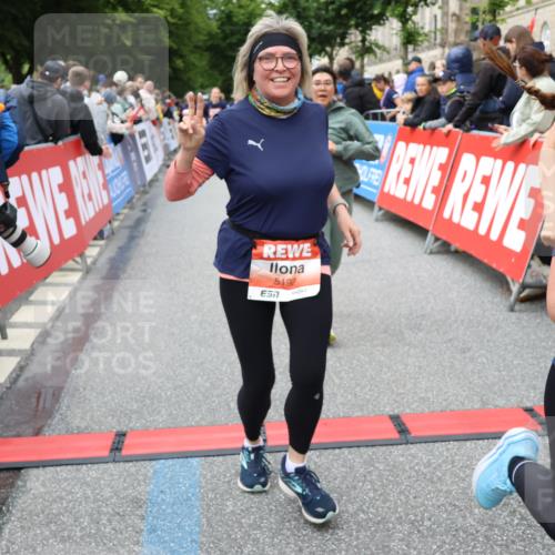 14.06.2026 - REWE Women's Run Strokosch-Dieckow http://msf.ph/oto/9765235 14.06.2026 11:02:25 Ziel 5027, 5192, 5261, 5309, 5310, 5377, 5511, 5561, 5608, 5685, 5689, 5882, 5932 meine-sportfotos.de