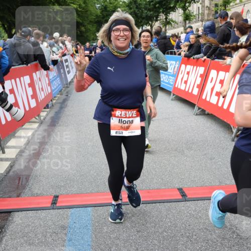 14.06.2026 - REWE Women's Run Strokosch-Dieckow http://msf.ph/oto/9765244 14.06.2026 11:02:25 Ziel 5027, 5192, 5261, 5309, 5310, 5377, 5511, 5561, 5608, 5685, 5689, 5882, 5932 meine-sportfotos.de
