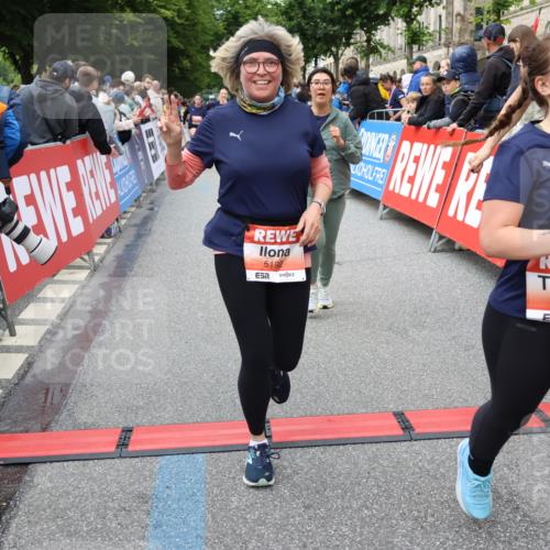14.06.2026 - REWE Women's Run Strokosch-Dieckow http://msf.ph/oto/9765254 14.06.2026 11:02:25 Ziel 5027, 5192, 5261, 5309, 5310, 5377, 5511, 5561, 5608, 5685, 5689, 5882, 5932 meine-sportfotos.de