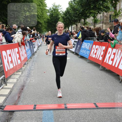14.06.2026 - REWE Women's Run Strokosch-Dieckow http://msf.ph/oto/9765264 14.06.2026 10:57:11 Ziel 5074, 5209, 5218, 5500, 5552, 5640, 5804, 5872, 5964 meine-sportfotos.de