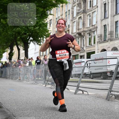 14.06.2026 - REWE Women's Run J. Mangold http://msf.ph/oto/9765286 14.06.2026 11:17:30 Ziel 5577 meine-sportfotos.de